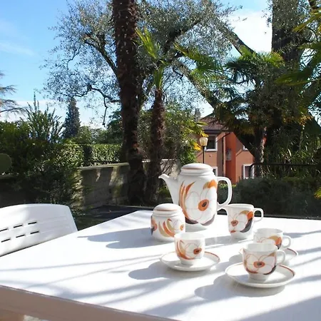 Apartment Bouganville Gardone Riviera