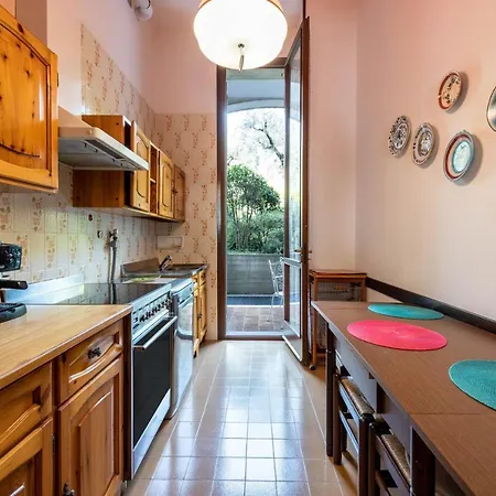 Apartment Bouganville Gardone Riviera